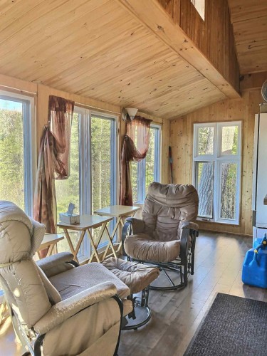 Salon - Lac Du Sabre, Clermont, QC - Indoor Photo Showing Living Room