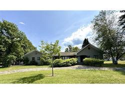 728 Boul. St-Pierre Ouest  Caraquet, NB E1W 1A1