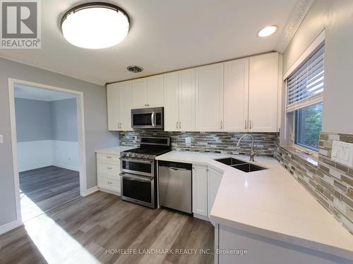 2673 Constable Road, Mississauga, ON - Indoor Photo Showing Kitchen With Double Sink With Upgraded Kitchen