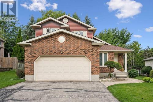 8 MOLLISON COURT  Guelph (Kortright Hills), ON N1C 1A7