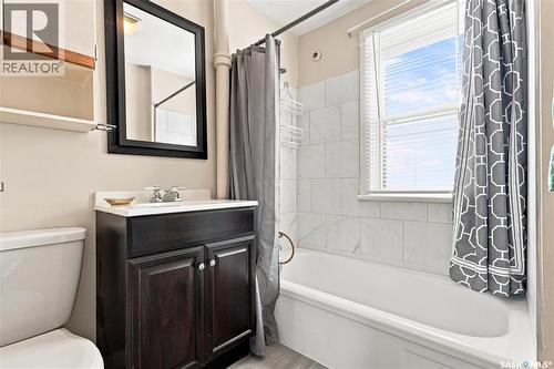 1421 23Rd Street W, Saskatoon, SK - Indoor Photo Showing Bathroom