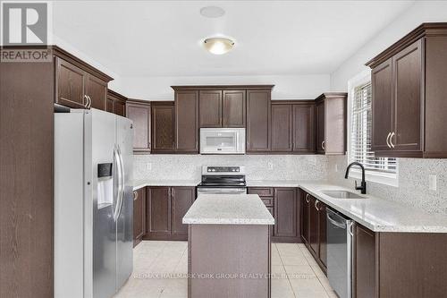 2094 Webster Boulevard, Innisfil, ON - Indoor Photo Showing Kitchen With Upgraded Kitchen
