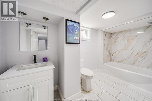 1153 Harrison, Windsor, ON - Indoor Photo Showing Bathroom