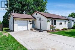 133 Maidstone AVENUE East Essex, ON N8M 2J6