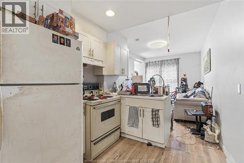314 Bruce, Windsor, ON - Indoor Photo Showing Kitchen