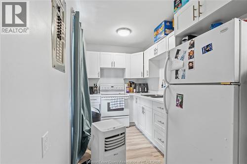 314 Bruce, Windsor, ON - Indoor Photo Showing Kitchen With Double Sink