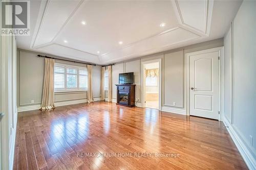 18 Soleil Boulevard, Aurora, ON - Indoor Photo Showing Other Room