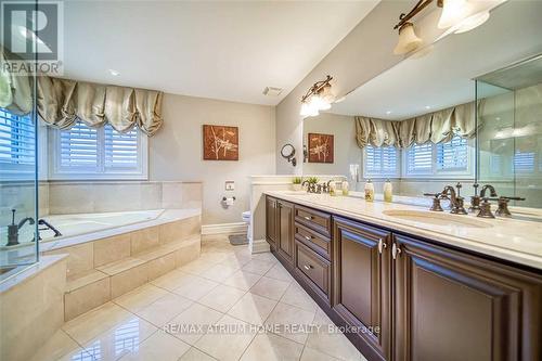 18 Soleil Boulevard, Aurora, ON - Indoor Photo Showing Bathroom