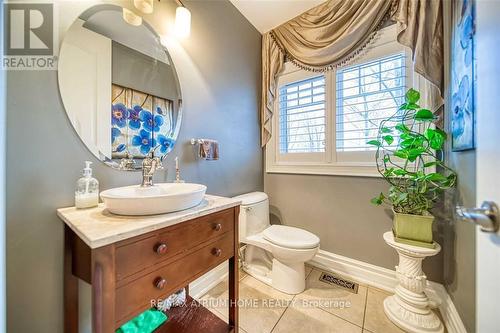 18 Soleil Boulevard, Aurora, ON - Indoor Photo Showing Bathroom