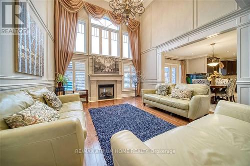 18 Soleil Boulevard, Aurora, ON - Indoor Photo Showing Living Room With Fireplace