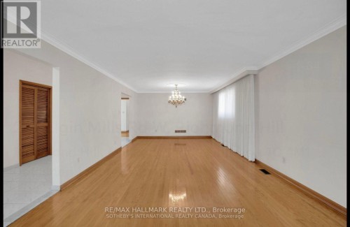 227 ELGIN MILLS(MAIN FLOOR) ROAD W , Richmond Hill, Ontario L4C 4M1 2