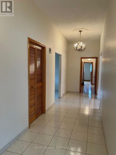 227 ELGIN MILLS(MAIN FLOOR) ROAD W , Richmond Hill, Ontario L4C 4M1 3