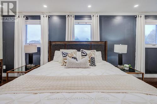2105 Folkway Drive, Mississauga, ON - Indoor Photo Showing Bedroom