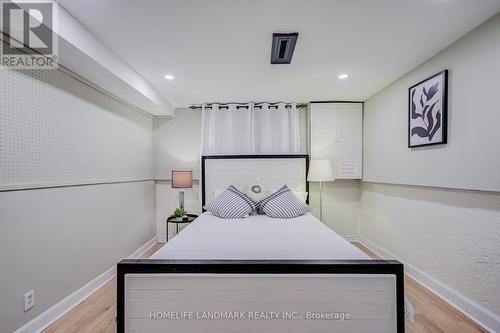 2105 Folkway Drive, Mississauga, ON - Indoor Photo Showing Bedroom