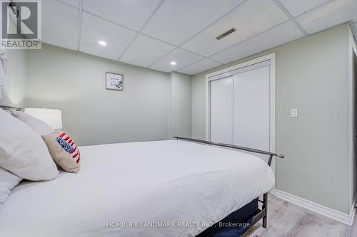 2105 Folkway Drive, Mississauga, ON - Indoor Photo Showing Bedroom