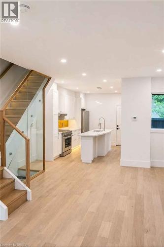 561 Wentworth Street N, Hamilton, ON - Indoor Photo Showing Kitchen