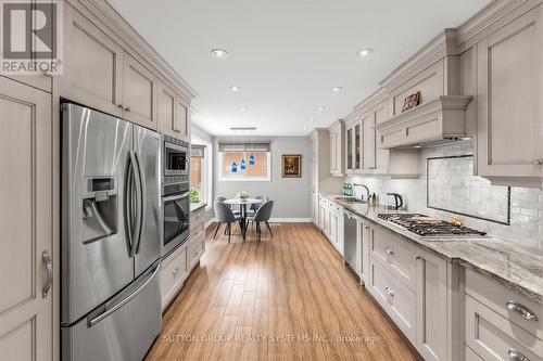 228 Chantenay Drive, Mississauga, ON - Indoor Photo Showing Kitchen With Upgraded Kitchen