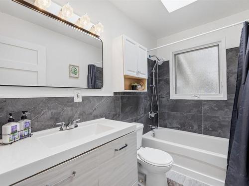 40 Gateway Road, Halifax, NS - Indoor Photo Showing Bathroom
