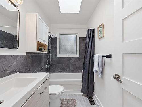 40 Gateway Road, Halifax, NS - Indoor Photo Showing Bathroom