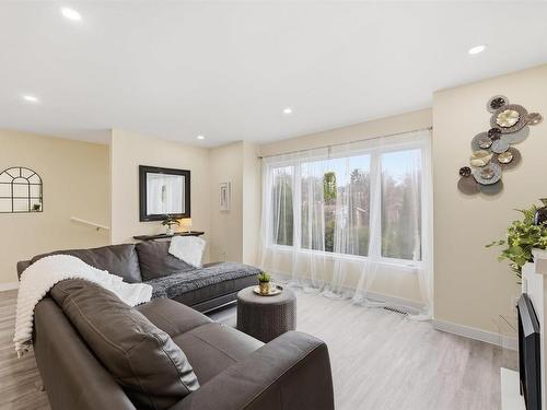 40 Gateway Road, Halifax, NS - Indoor Photo Showing Living Room