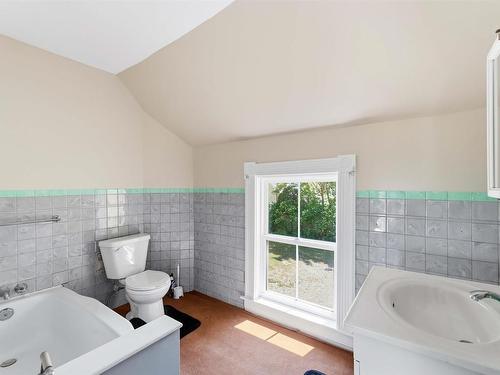4770 Highway 1, Weymouth, NS - Indoor Photo Showing Bathroom