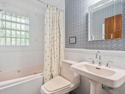 22 Kent Road, Kentville, NS - Indoor Photo Showing Bathroom