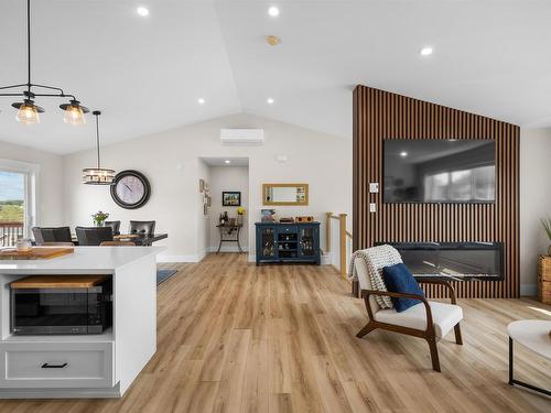 21 Waters Edge Lane, Cornwall, PE - Indoor Photo Showing Living Room