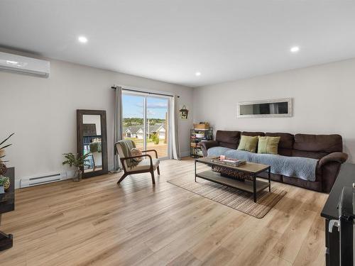 21 Waters Edge Lane, Cornwall, PE - Indoor Photo Showing Living Room