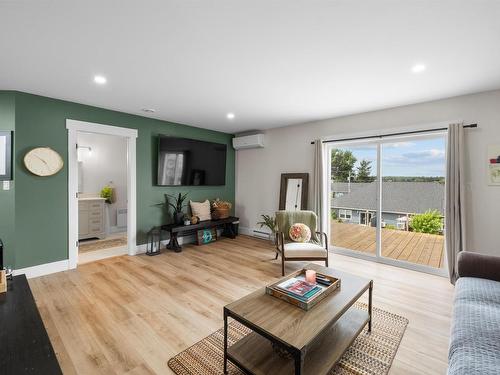 21 Waters Edge Lane, Cornwall, PE - Indoor Photo Showing Living Room
