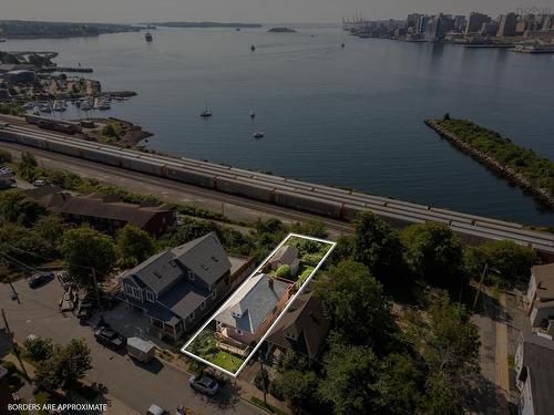 13 Fairbanks Street  Dartmouth, NS B3A 1B8