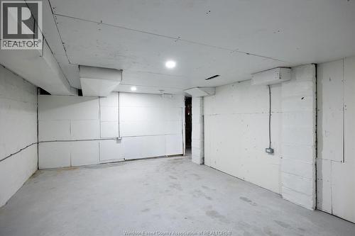 2004 Ottawa, Windsor, ON - Indoor Photo Showing Garage