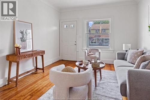 2004 Ottawa, Windsor, ON - Indoor Photo Showing Living Room