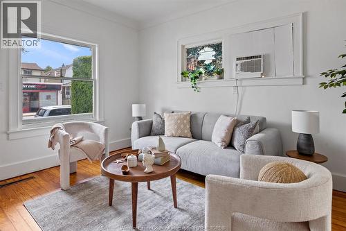 2004 Ottawa, Windsor, ON - Indoor Photo Showing Living Room