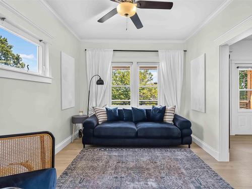 4 Maplewood Drive, Halifax, NS - Indoor Photo Showing Living Room
