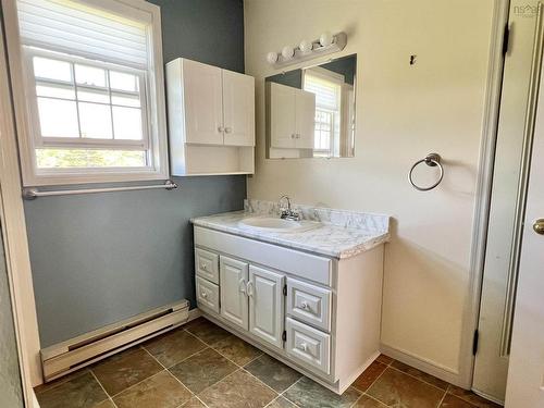 3533 Highway 1, Beaver River, NS - Indoor Photo Showing Bathroom