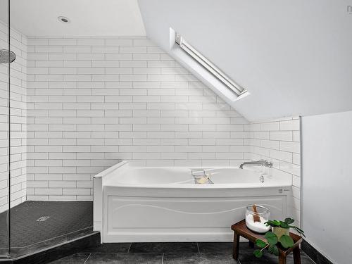 6705 Quinpool Road, Halifax, NS - Indoor Photo Showing Bathroom