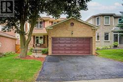 8 CLOSS SQUARE  Aurora, ON L4G 5H7