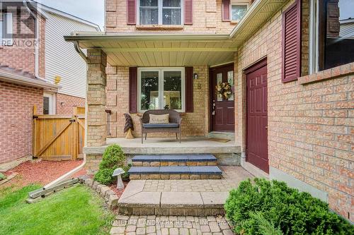 8 Closs Square, Aurora, ON - Outdoor With Deck Patio Veranda