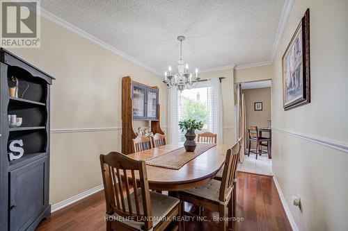 8 Closs Square, Aurora, ON - Indoor Photo Showing Dining Room
