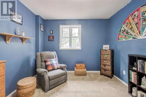 8 Closs Square, Aurora, ON - Indoor Photo Showing Bedroom