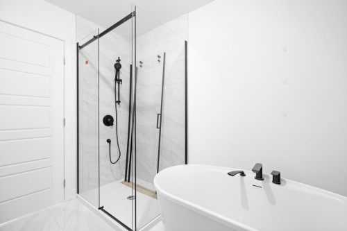 Bathroom - 706 Ch. Des Conifères, Piedmont, QC - Indoor Photo Showing Bathroom