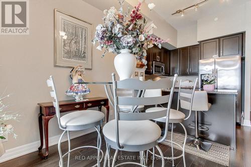 519 - 111 Civic Square Gate, Aurora, ON - Indoor Photo Showing Dining Room