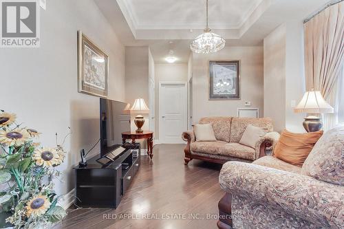 519 - 111 Civic Square Gate, Aurora, ON - Indoor Photo Showing Living Room