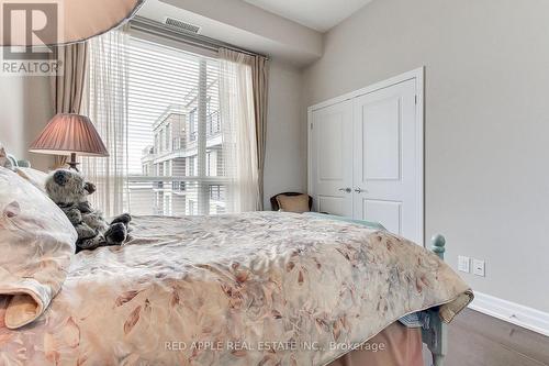 519 - 111 Civic Square Gate, Aurora, ON - Indoor Photo Showing Bedroom