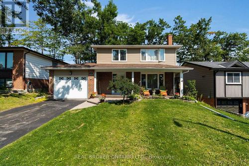 40 FARMINGDALE CRESCENT  Barrie, ON L4M 5E5
