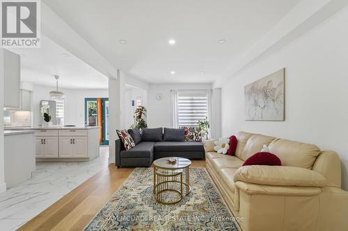 3071 Bayberry Drive, Mississauga, ON - Indoor Photo Showing Living Room