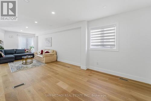 3071 Bayberry Drive, Mississauga, ON - Indoor Photo Showing Living Room