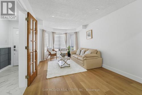 3071 Bayberry Drive, Mississauga, ON - Indoor Photo Showing Living Room