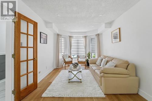 3071 Bayberry Drive, Mississauga, ON - Indoor Photo Showing Living Room