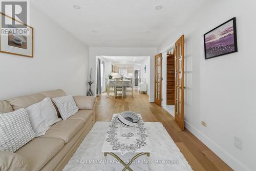 3071 Bayberry Drive, Mississauga, ON - Indoor Photo Showing Living Room